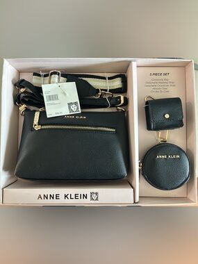 Anne Klein Black Pebbled Crossbody Set Gold Hardware. Pet Free smoke free home